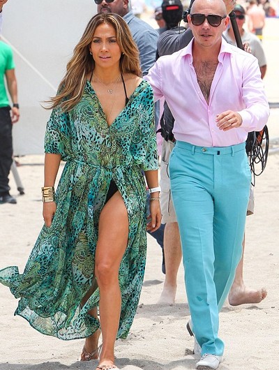 Jennifer Lopez và rapper Pitbull tại Fort Lauderdale Beach Park.
